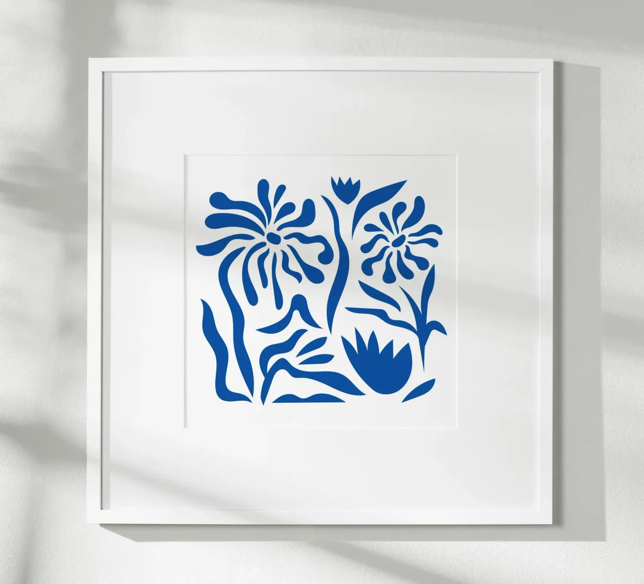 Stile floreale Matisse poster con telaio in alluminio da Kim Hubball Studio