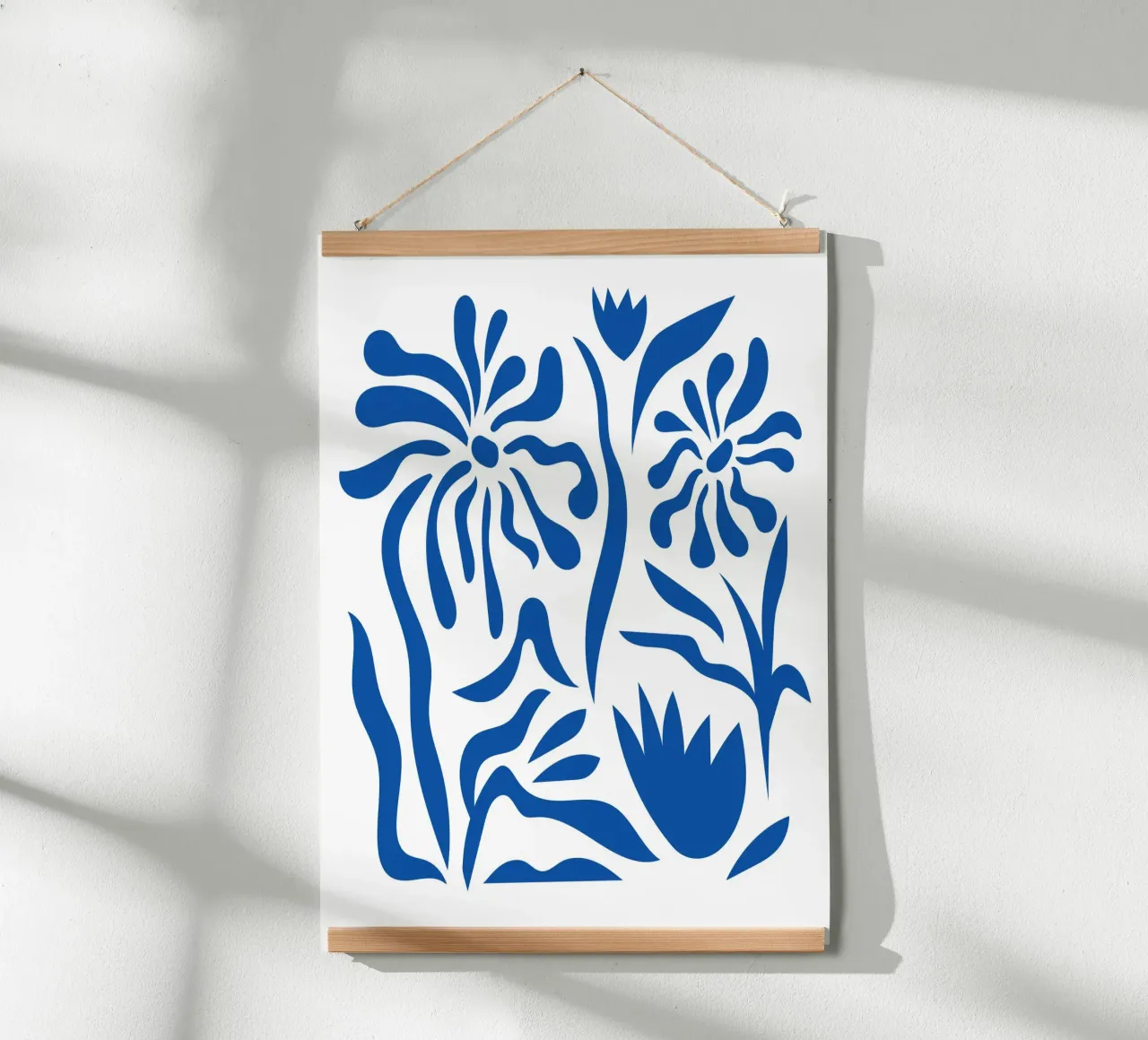 Stile floreale Matisse poster con telaio in alluminio da Kim Hubball Studio