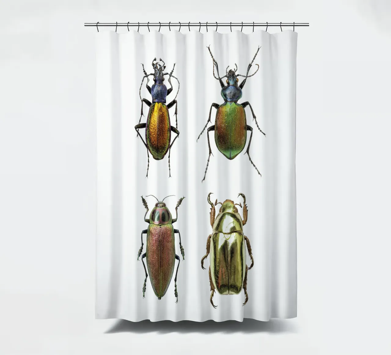 Schimmernde Juwelen: Vier schimmernde Käfer Duschvorhang von Curious Collections by Marielle Leenders