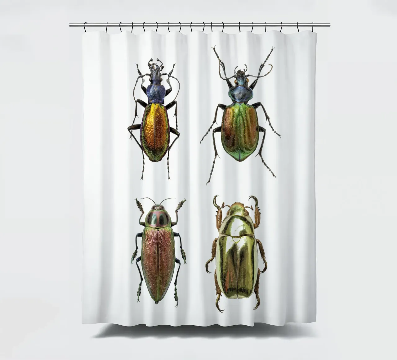 Schimmernde Juwelen: Vier schimmernde Käfer Duschvorhang von Curious Collections by Marielle Leenders