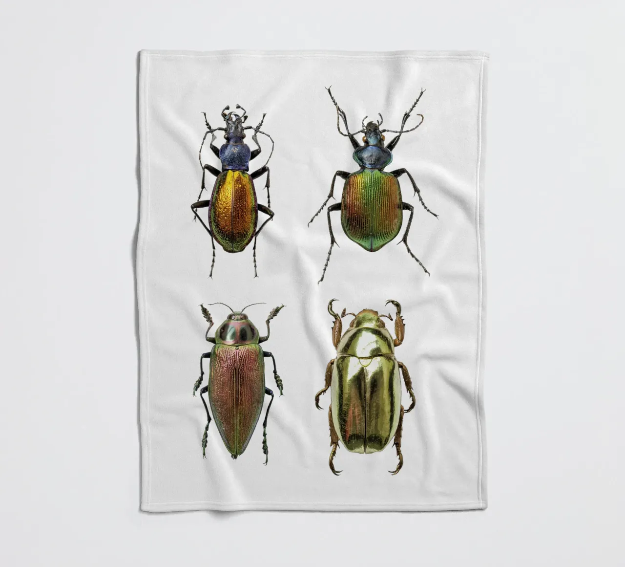 Schimmernde Juwelen: Vier schimmernde Käfer Fleecedecke von Curious Collections by Marielle Leenders