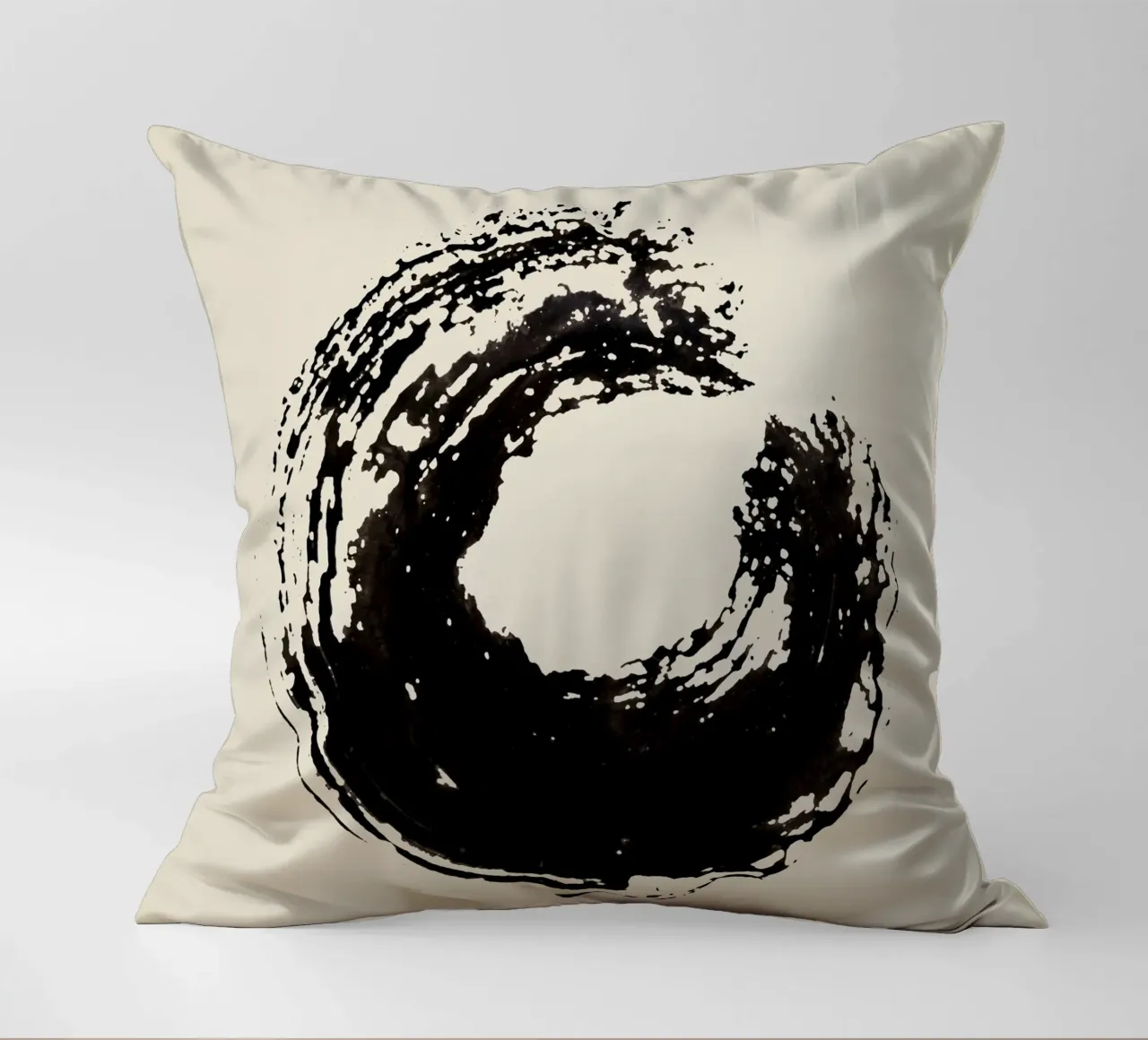 Strokes 15 | Black Ink Enso Circle cuscino da sabidussi