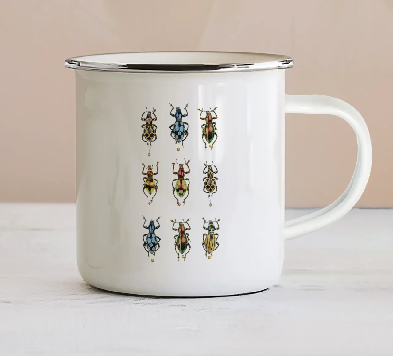 Piccoli tesori: Scarafaggi colorati e lucenti tazza in smalto da Curious Collections by Marielle Leenders