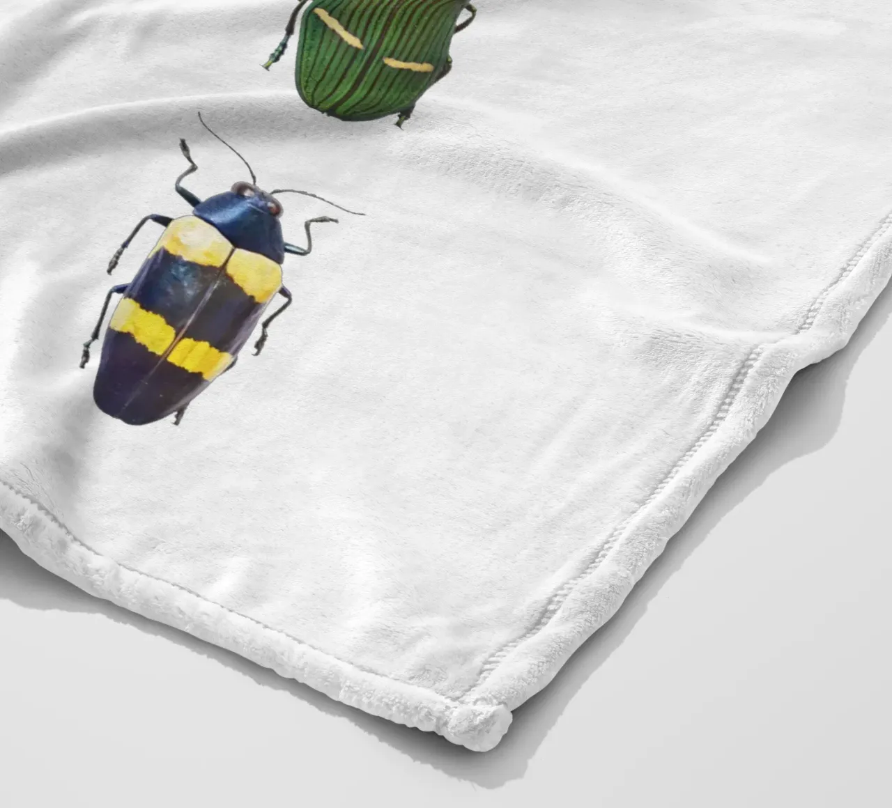 Diversità abbagliante: Coleotteri assortiti coperta in pile da Curious Collections by Marielle Leenders