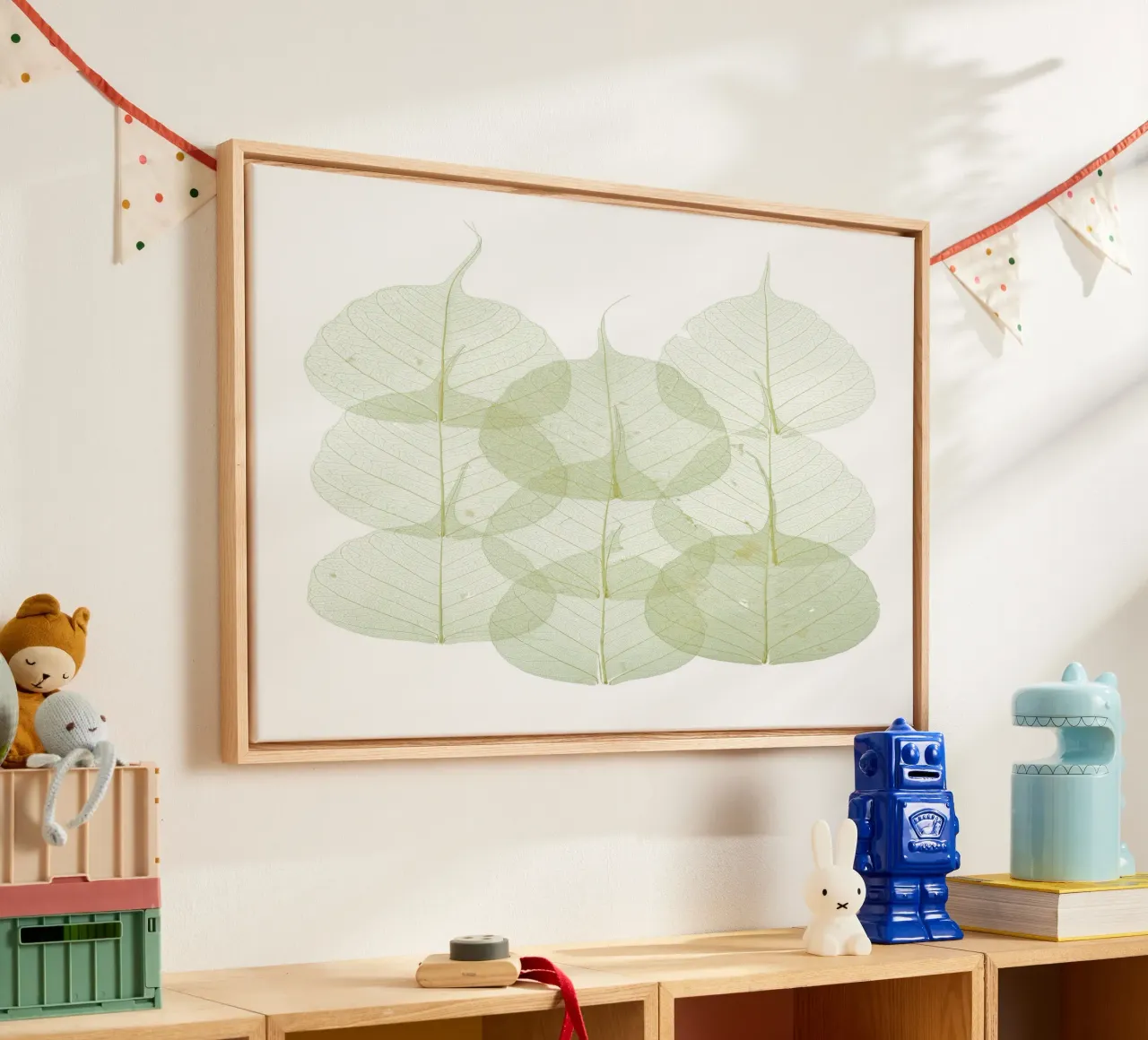 L'intricatezza della natura: Foglie verdi con venature tela con Cornice a cassetta da Curious Collections by Marielle Leenders
