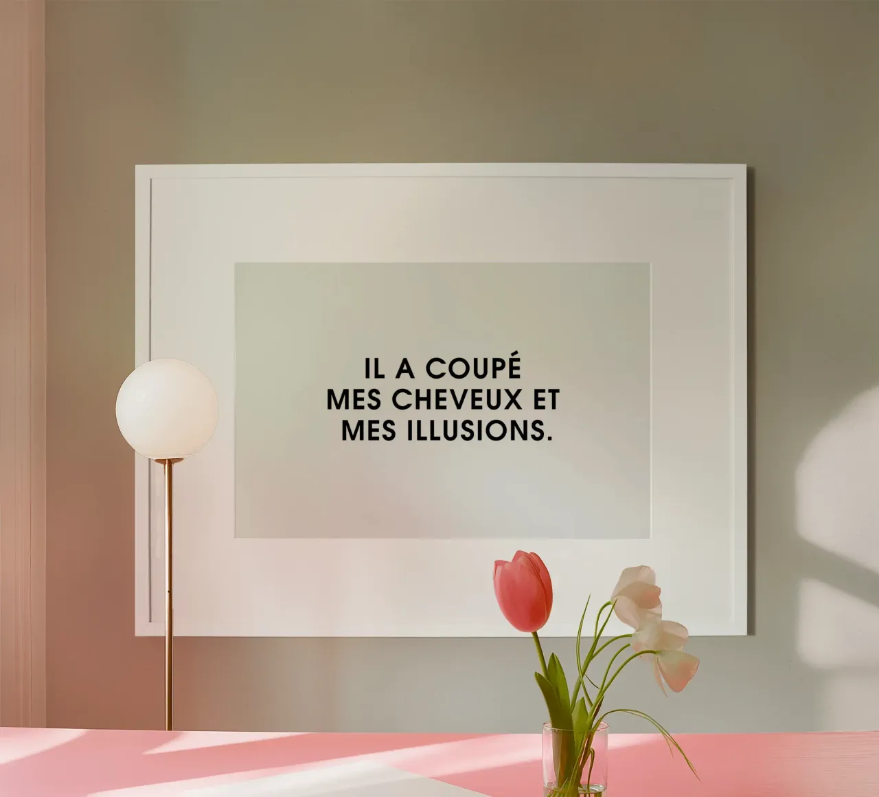 Il a coupé mes cheveux et mes illusions - White poster con telaio in alluminio da Intertitres