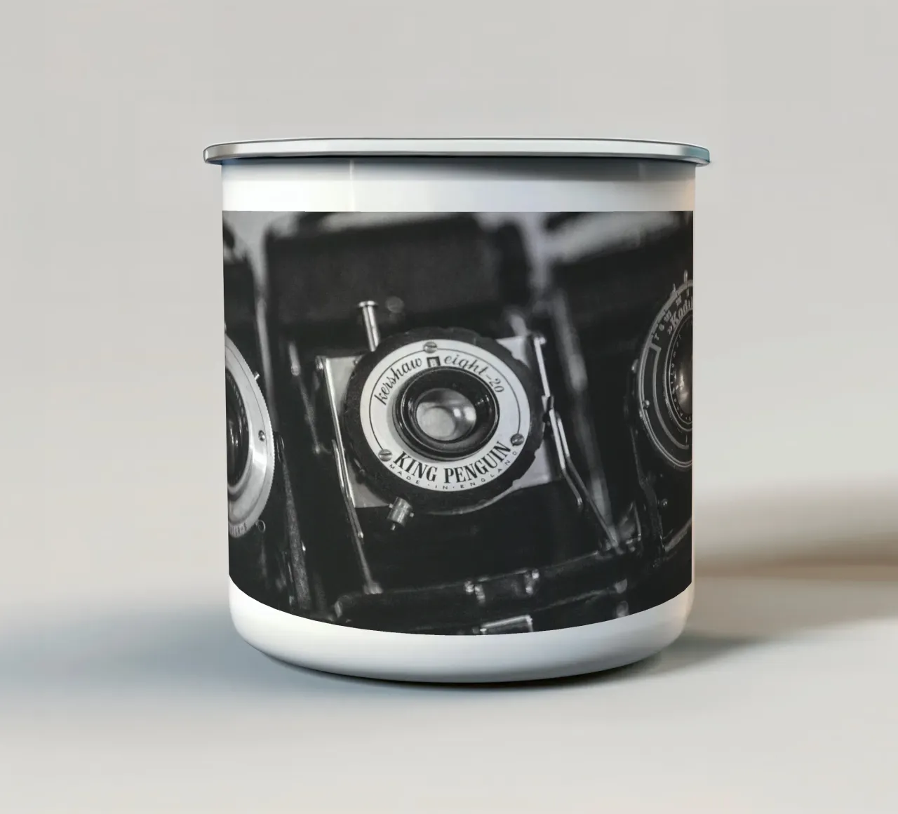 Telecamera King Penguin tazza in smalto da Dave Hare Photography