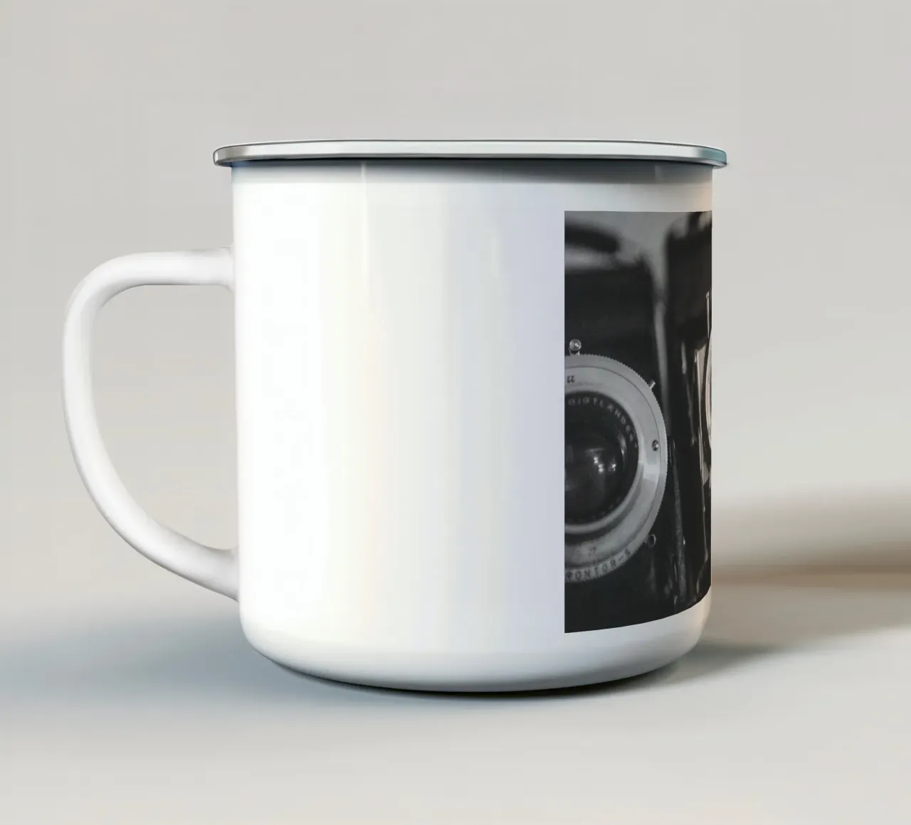 Telecamera King Penguin tazza in smalto da Dave Hare Photography