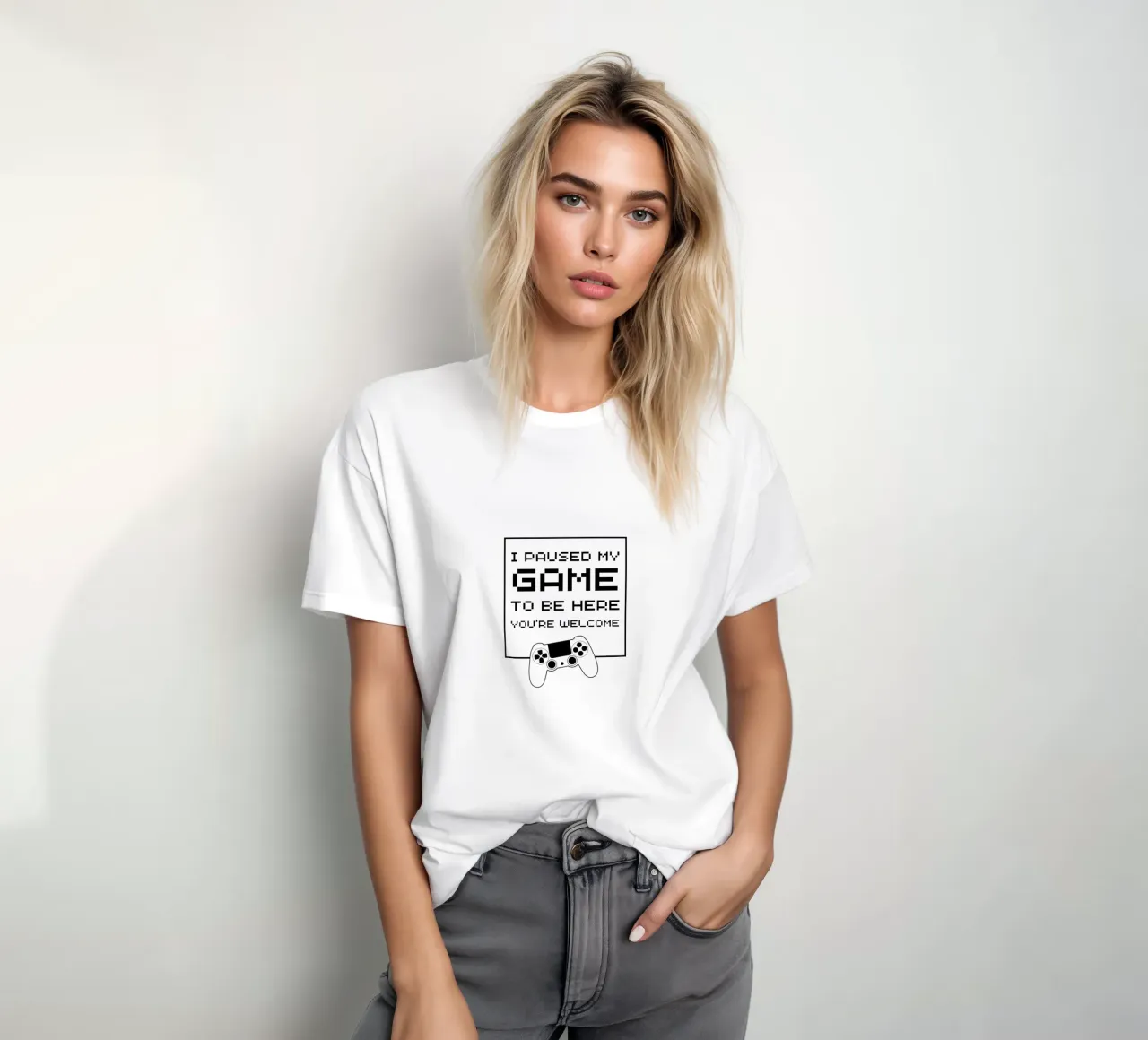HO MESSO IN PAUSA IL MIO GIOCO PER ESSERE QUI, NON C'È DI CHE. t-shirt da ArtDesign by KBK