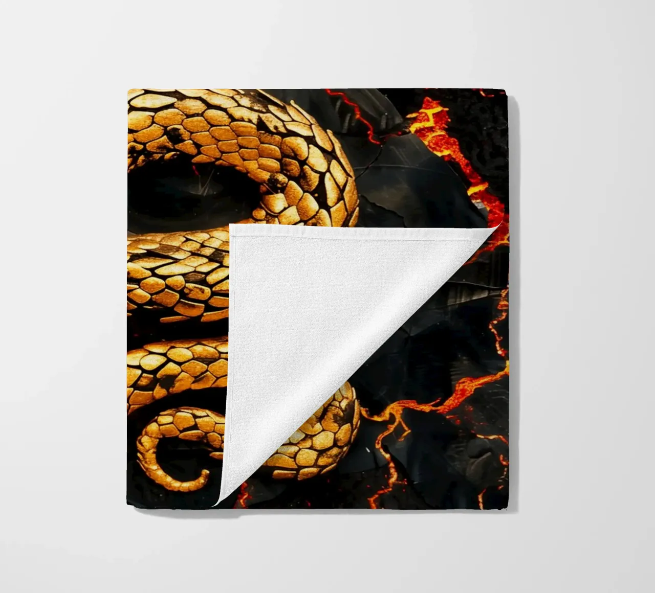 Serpente Vulcano d'Oro | Mitologia Digitale Fantasy telo mare da Autofocus