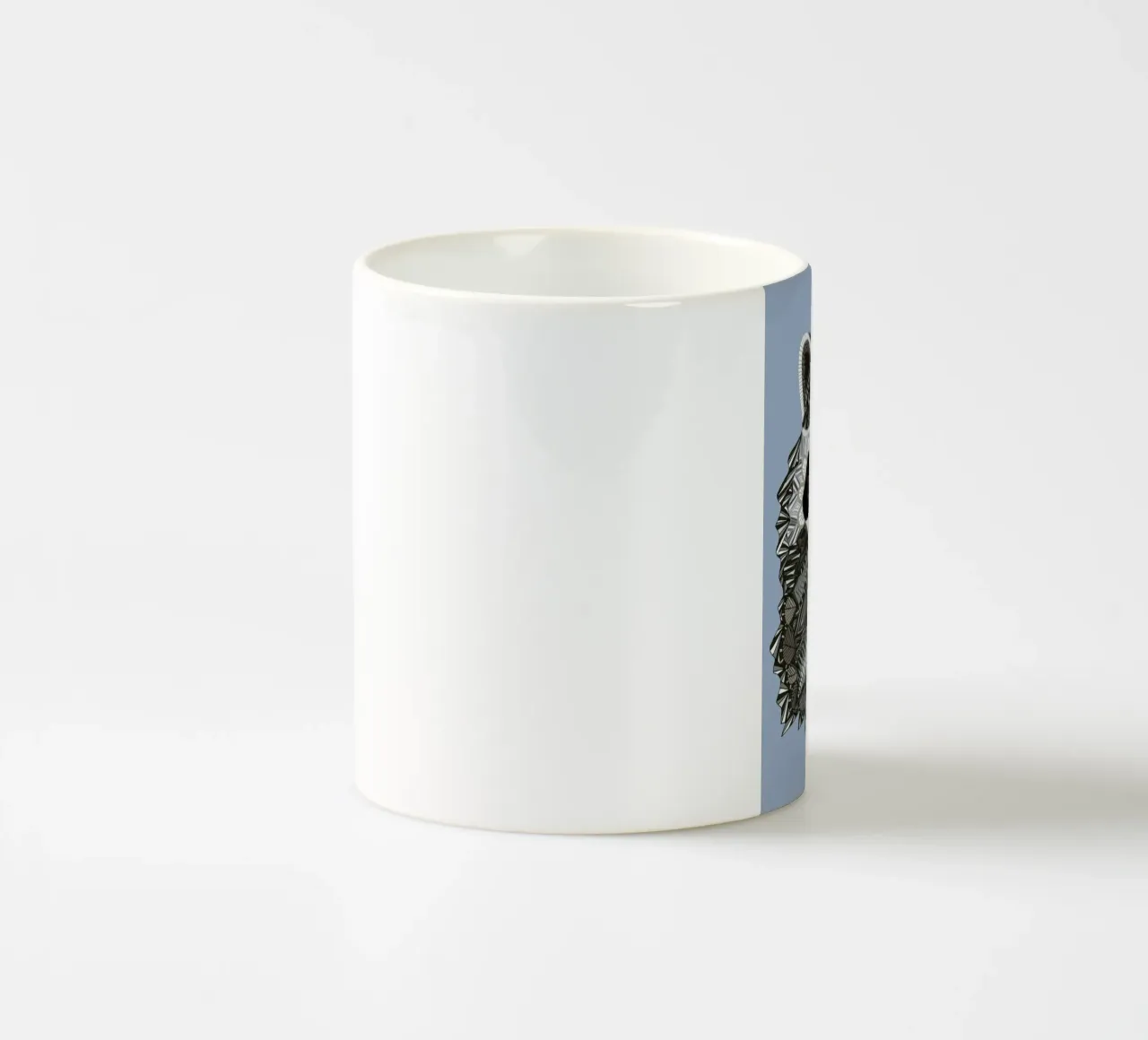 Tangled Raccoon tazza in ceramica da Angelika Parker