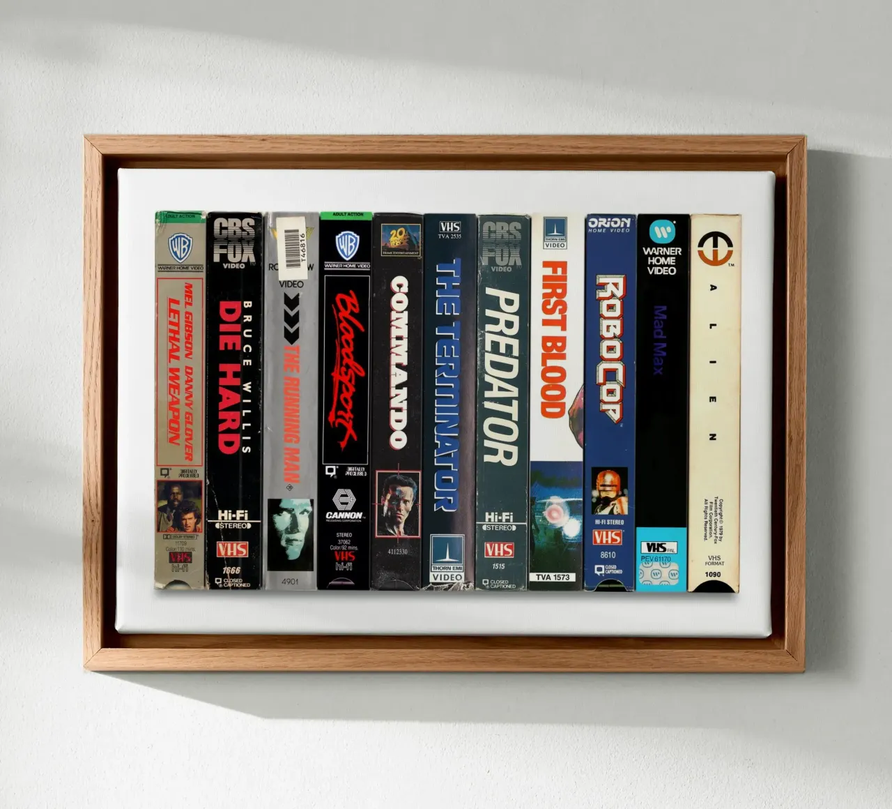 Klassieke actiefilms uit de jaren 80 - Retro VHS-filmprint canvas met Baklijst van MrMustardPrints