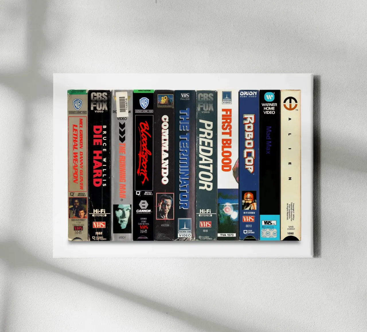Klassieke actiefilms uit de jaren 80 - Retro VHS-filmprint canvas met Baklijst van MrMustardPrints