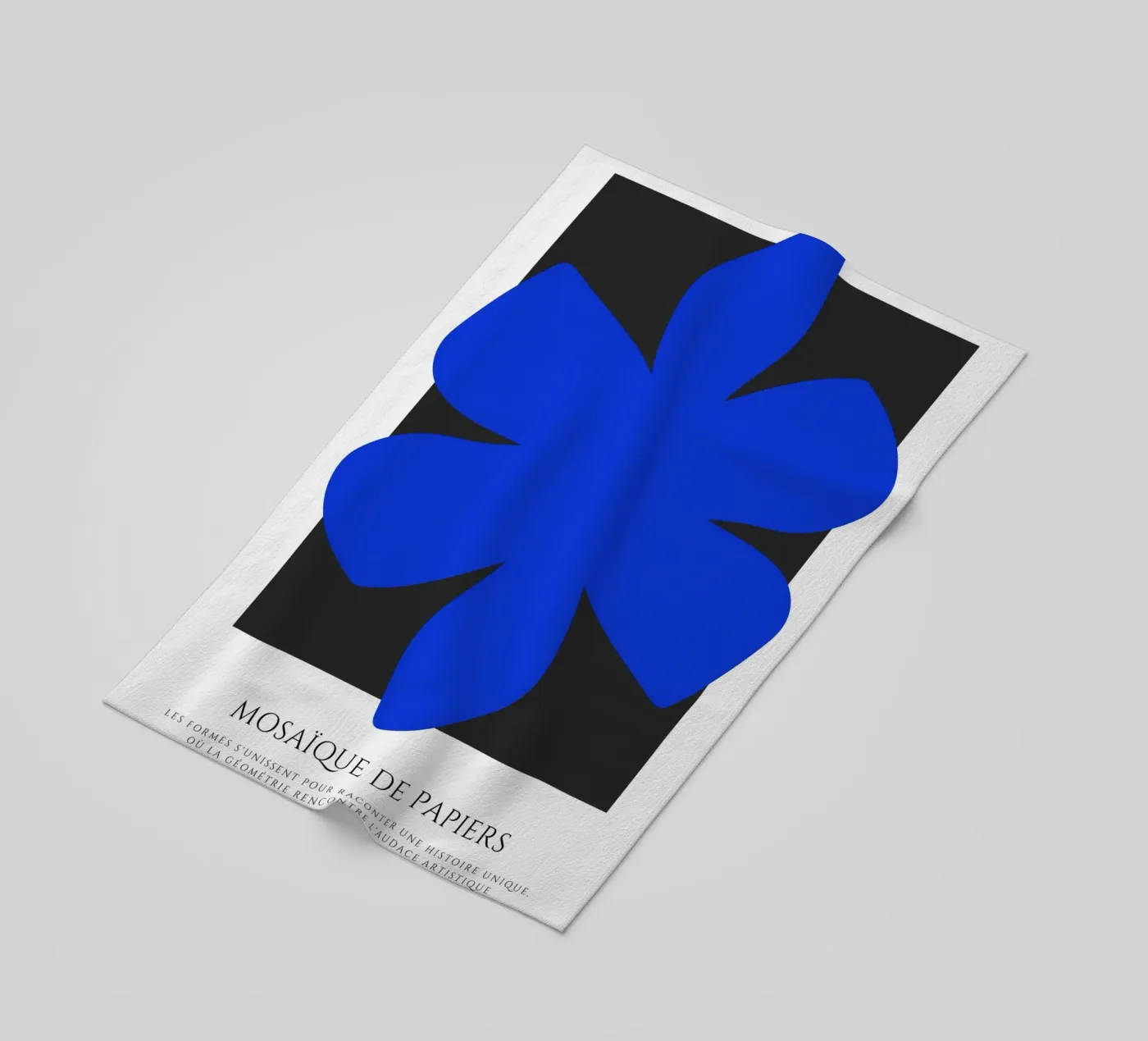 Il fiore blu telo mare da RS LAB STUDIO