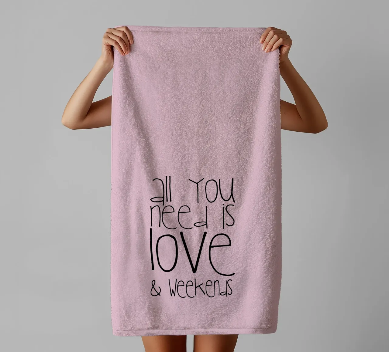 All You Need Is Love And Weekend asciugamano da bagno da Monika Strigel