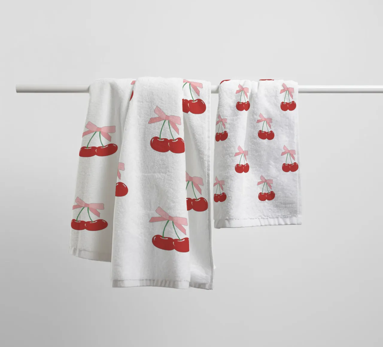 Red Cherry Bow Print Coquette asciugamano da bagno da pdigitalprints
