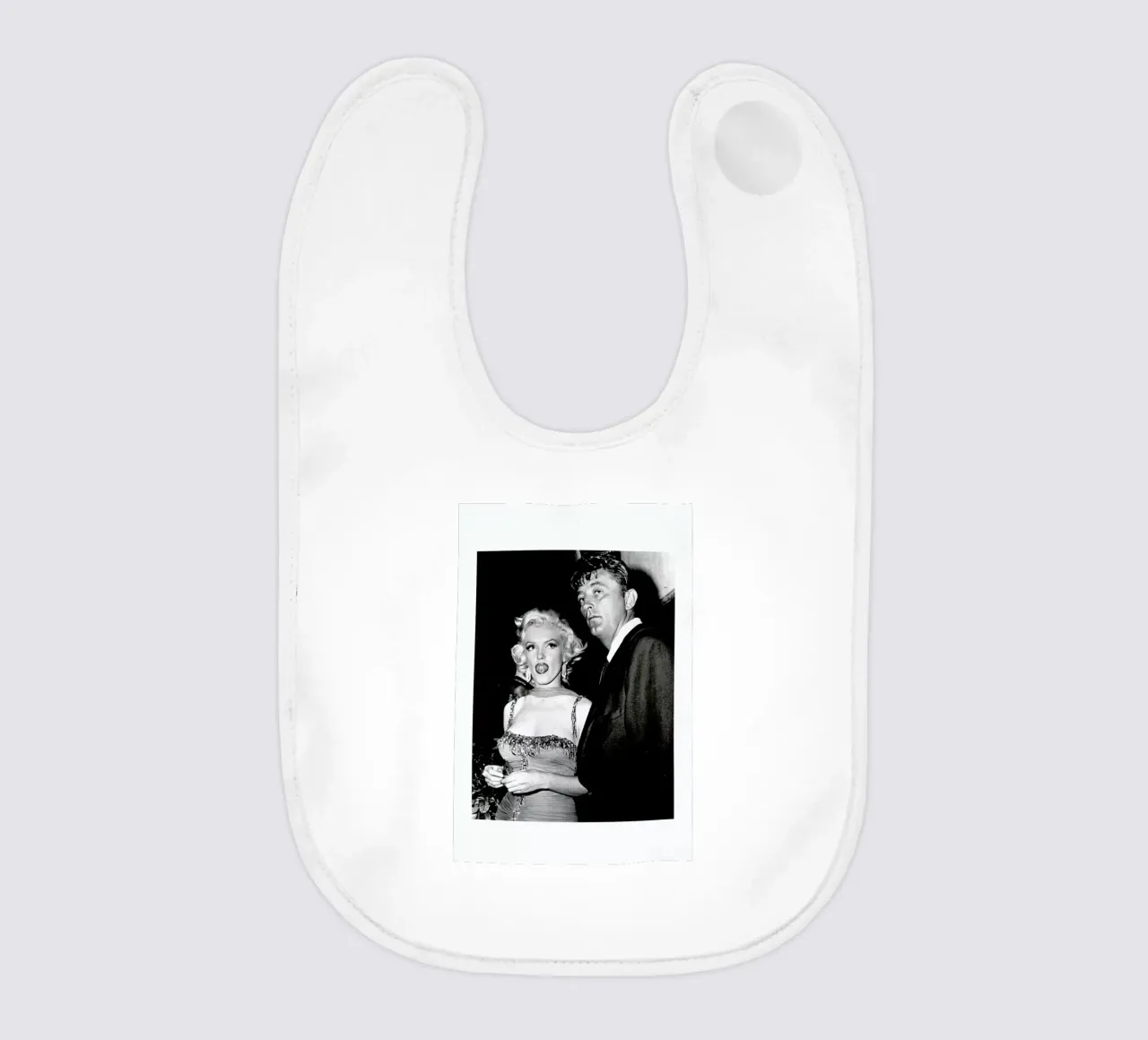 Marilyn Monroe and Robert Mitchum, 1953 bavaglino da Gallery Print and Art Limited