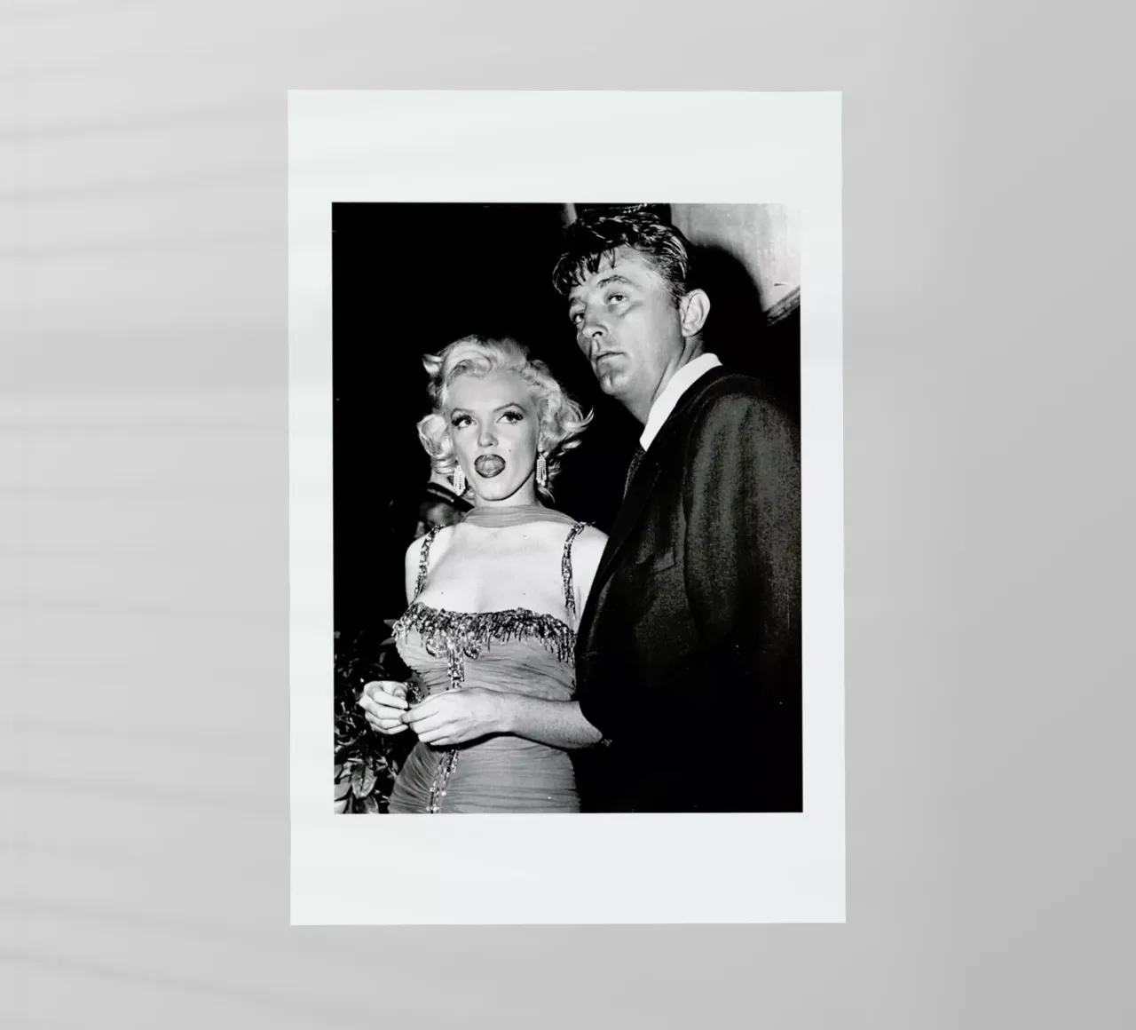 Marilyn Monroe and Robert Mitchum, 1953 pellicola backlit da Gallery Print and Art Limited