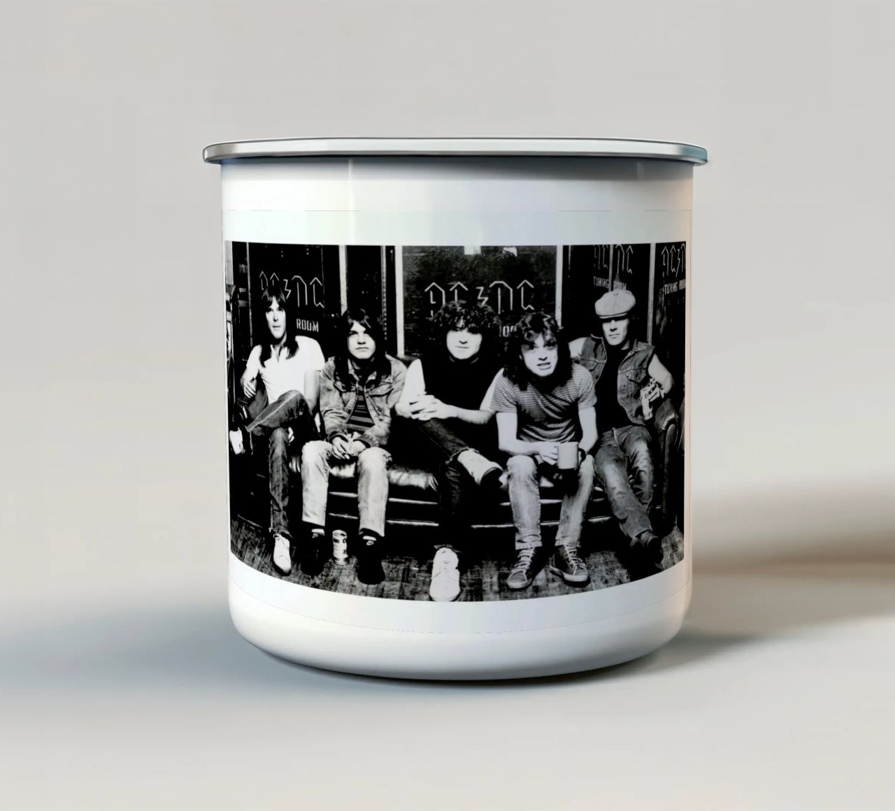AC/DC tazza in smalto da Gallery Print and Art Limited