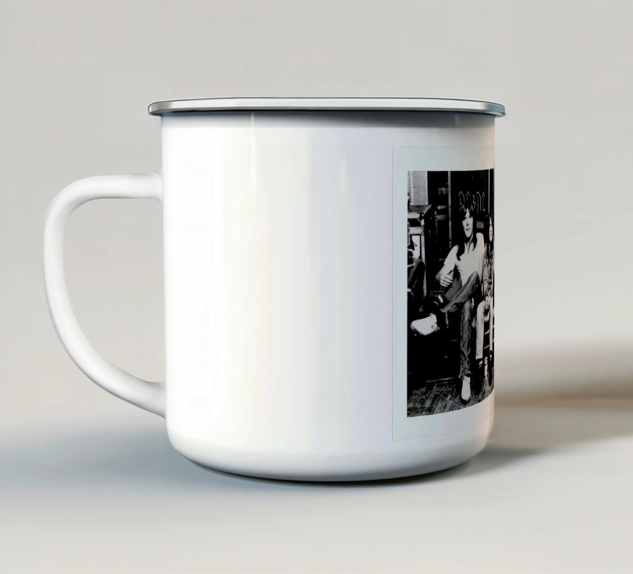 AC/DC tazza in smalto da Gallery Print and Art Limited