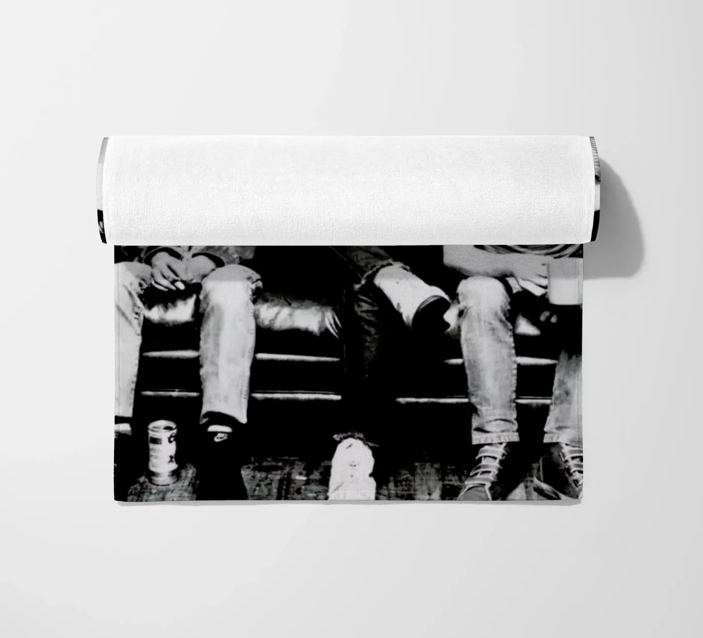 AC/DC Strandtuch von Gallery Print and Art Limited