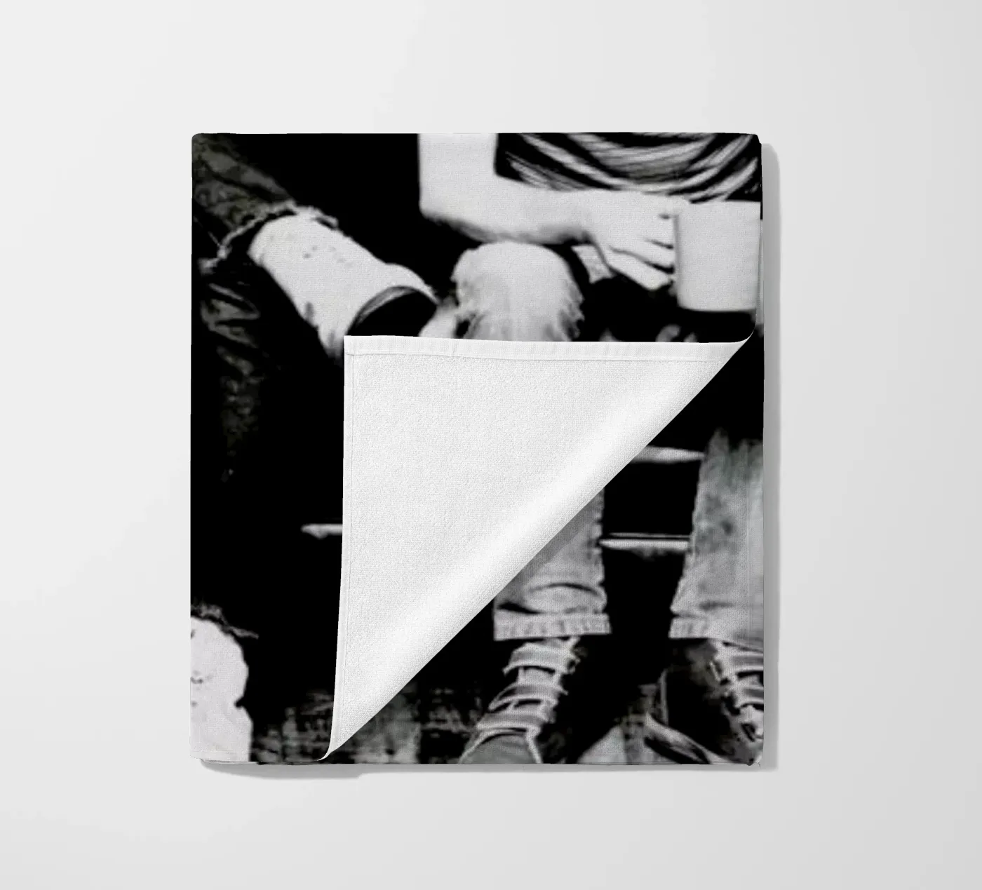 AC/DC Strandtuch von Gallery Print and Art Limited