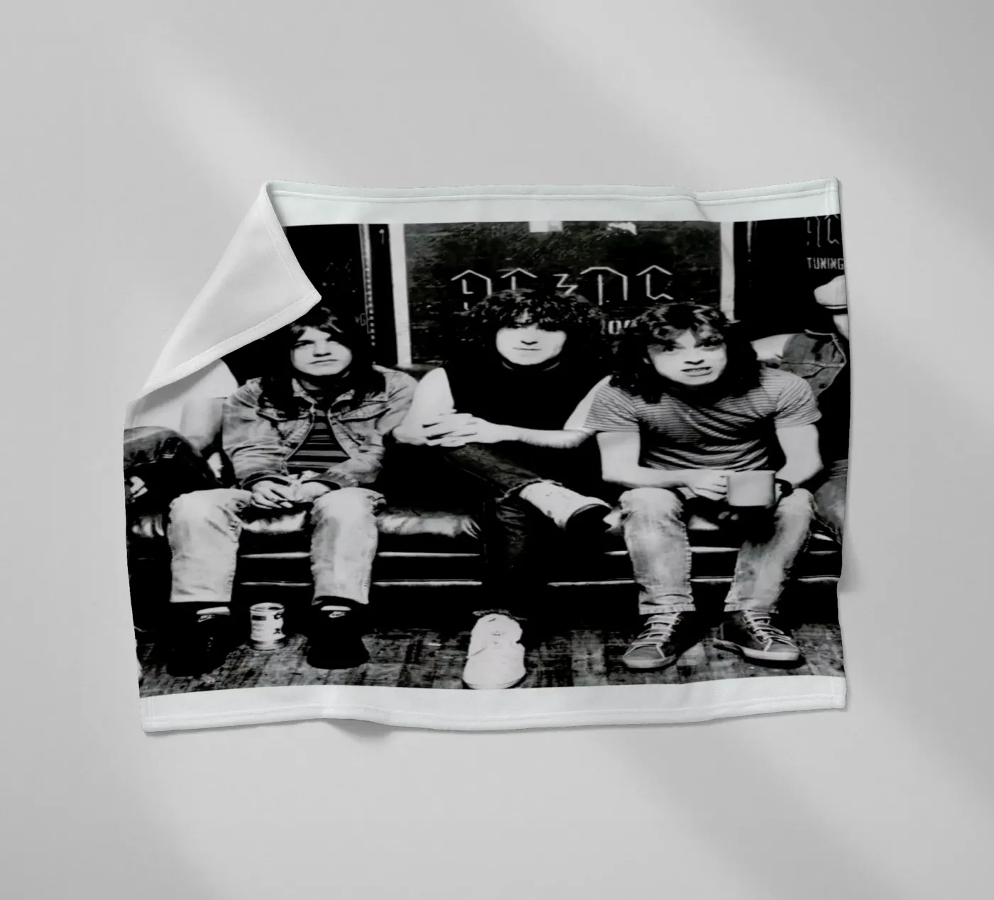 AC/DC Fleecedecke von Gallery Print and Art Limited