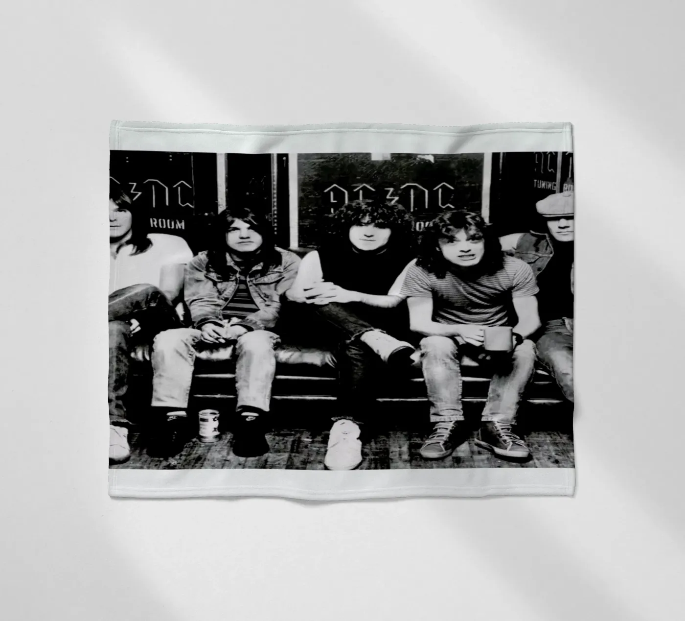 AC/DC Fleecedecke von Gallery Print and Art Limited