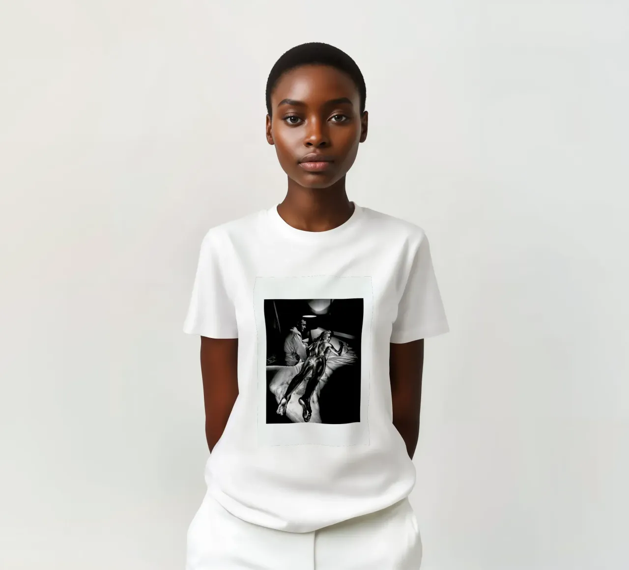 Sean Connery in Goldfinger, 1964 t-shirt da Gallery Print and Art Limited