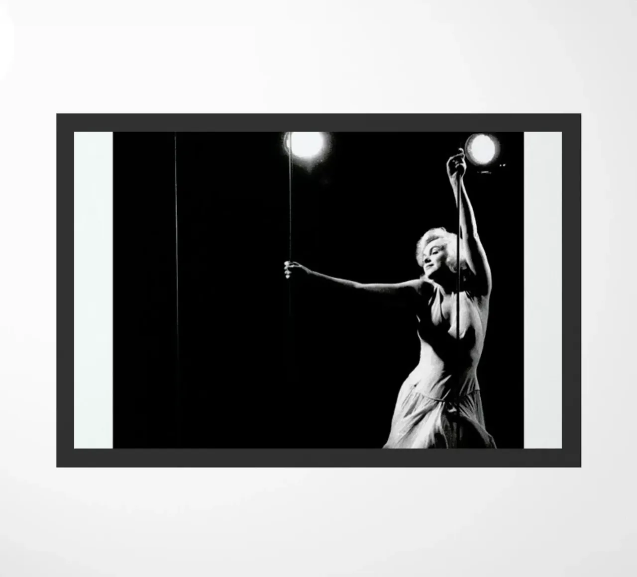 Marilyn Monroe in Let's Make Love, 1960 zerbino da Gallery Print and Art Limited