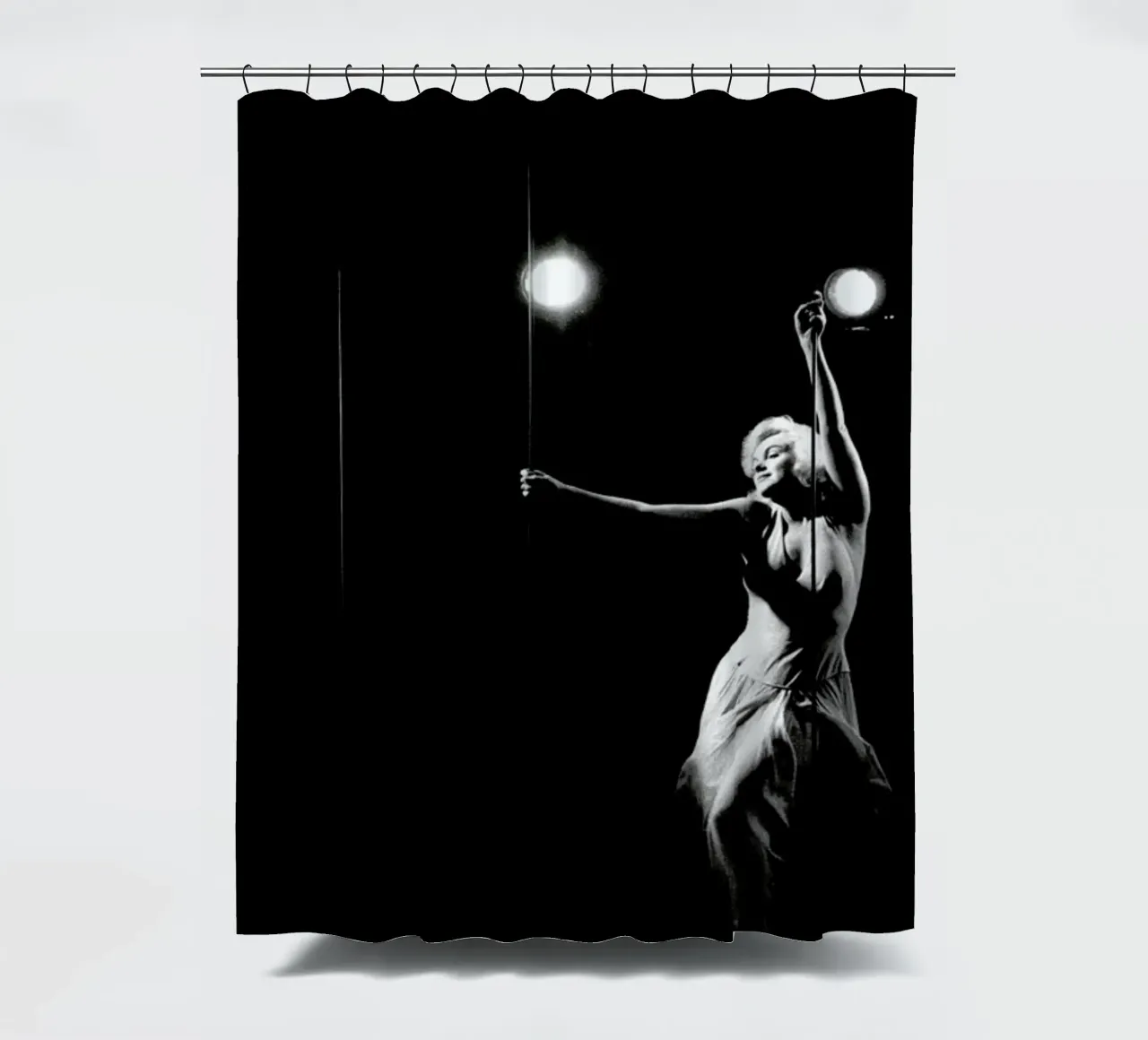 Marilyn Monroe in Let's Make Love, 1960 cortina de baño de Gallery Print and Art Limited