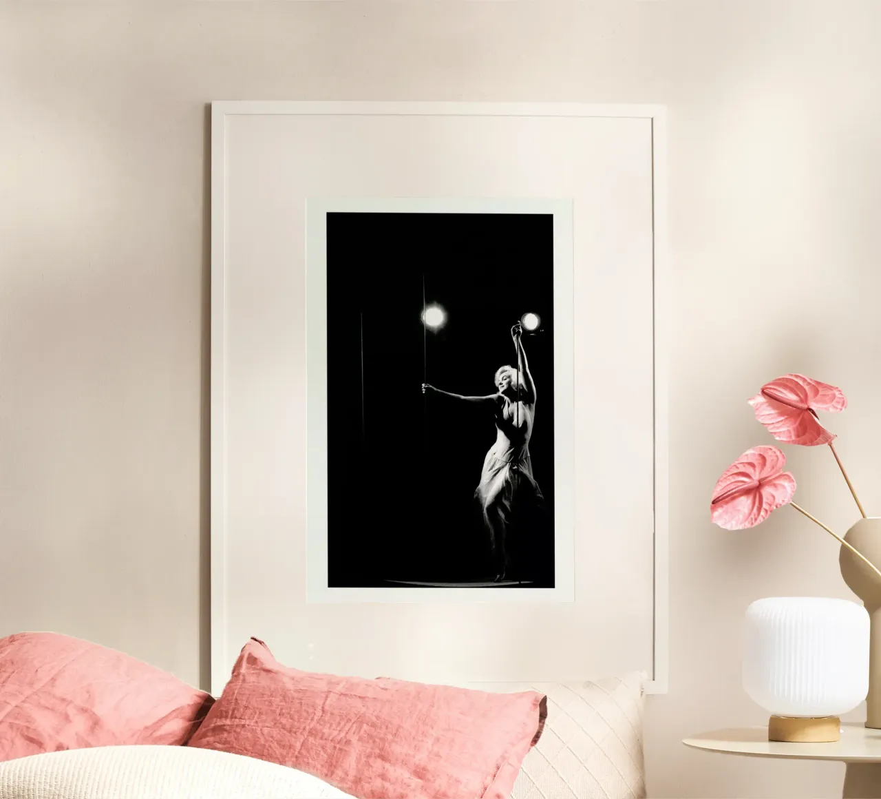 Marilyn Monroe in Let's Make Love, 1960 poster con telaio in legno da Gallery Print and Art Limited