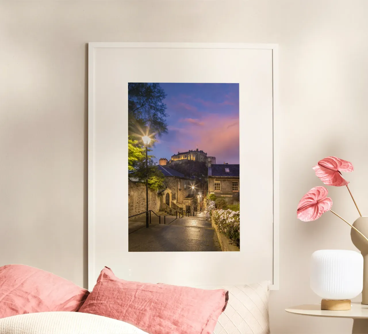 Tramonto al castello di Edimburgo poster con telaio in plastica da Melanie Viola