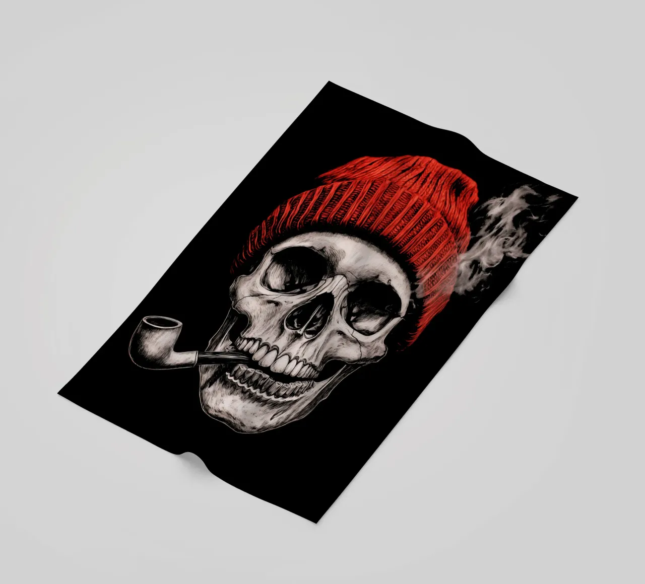 Teschio di pescatore con pipa da tabacco e cappello rosso con pompon. telo mare da Autofocus