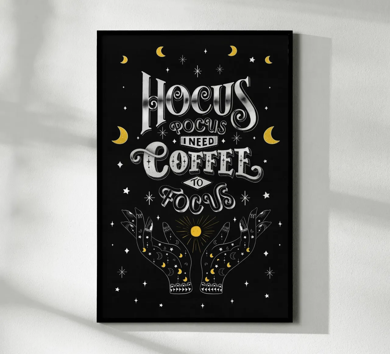 Slogan du café. Hocus Pocus (le coup de poing). Lettering sur tableau à craie. poster de CalliLetters