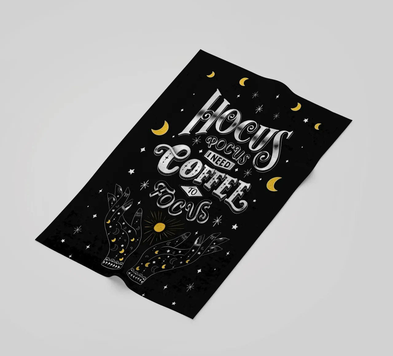 Slogan del caffè. Hocus Pocus. Scritta su lavagna. telo mare da CalliLetters