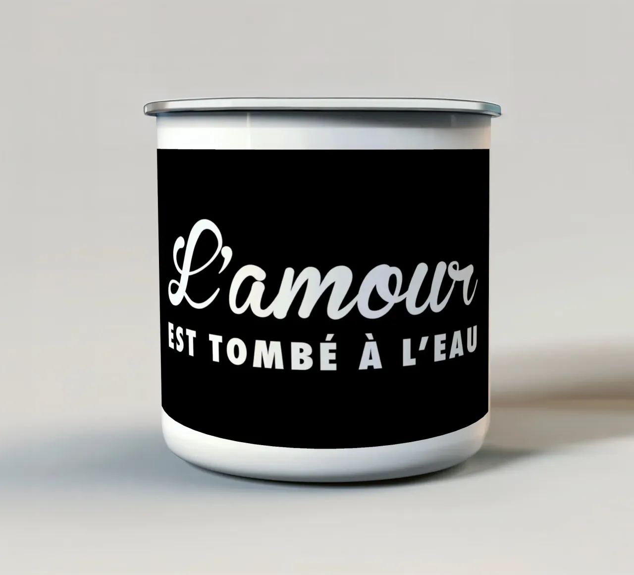 L'amour tombé II white on black tazza in smalto da FRAICHE