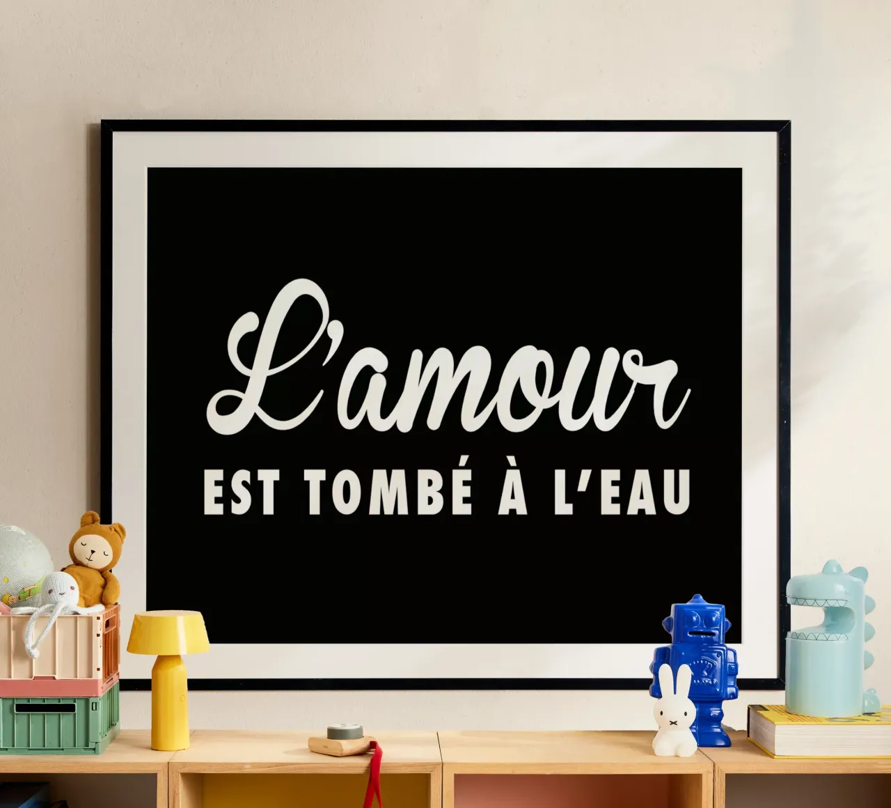 L'amour tombé II white on black poster con telaio in alluminio da FRAICHE