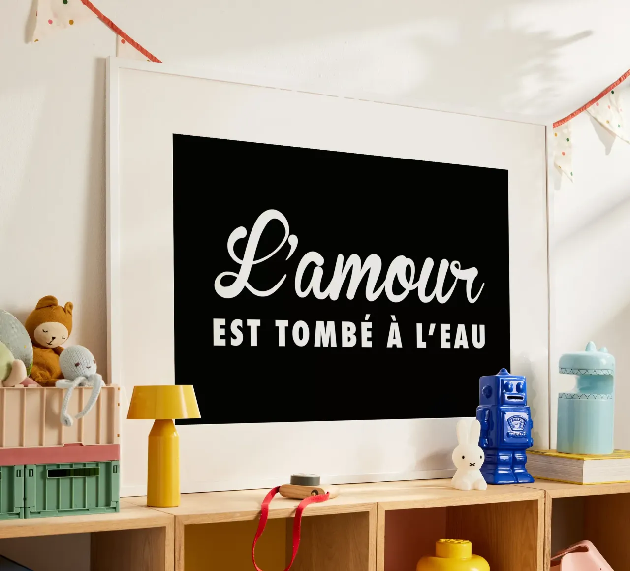 L'amour tombé II white on black poster con telaio in alluminio da FRAICHE
