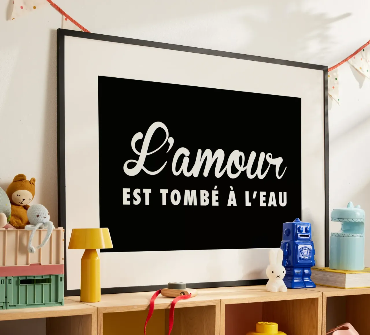 L'amour tombé II white on black poster con telaio in alluminio da FRAICHE