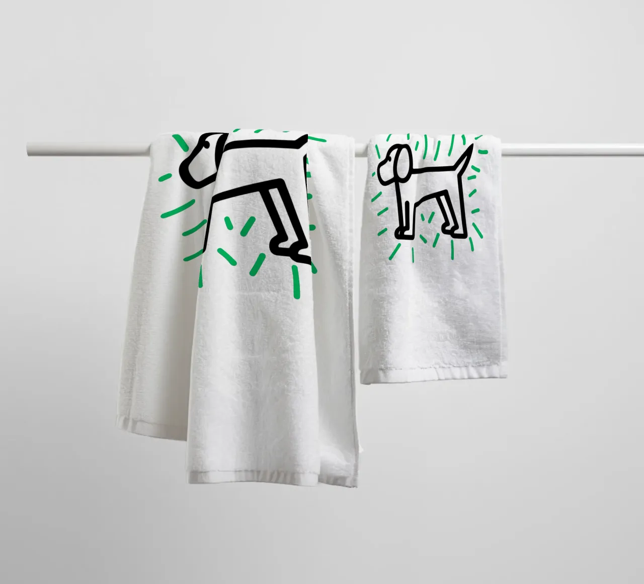 modern dog green 2 Handtuch von Rezh creations