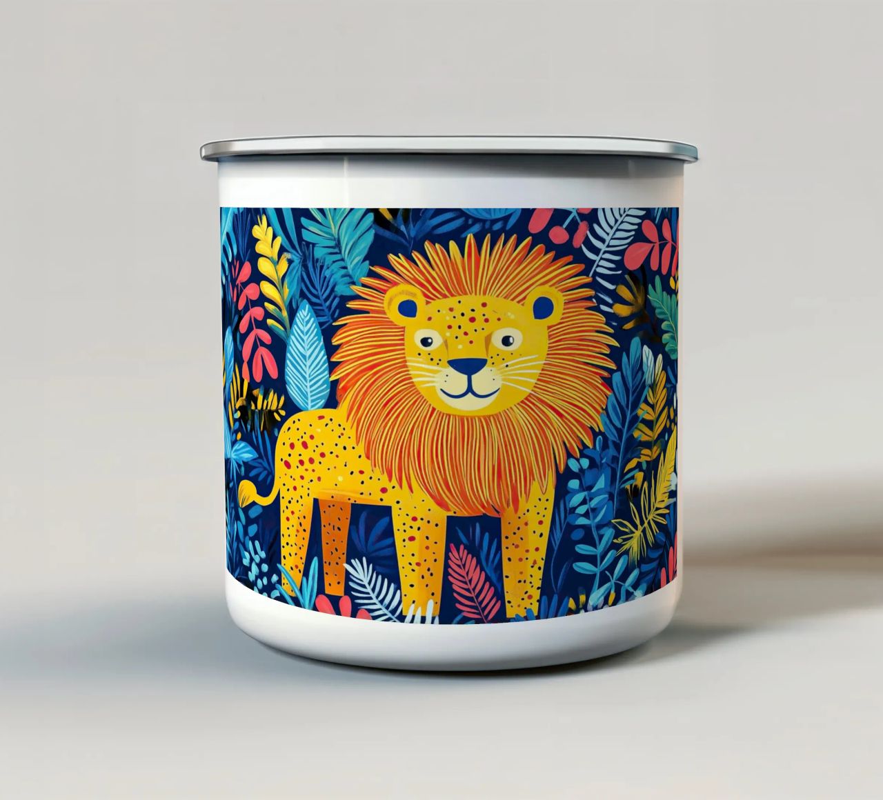 Majesté de la savane : le lion s'éveille mug en émail de Nikis Art Studio