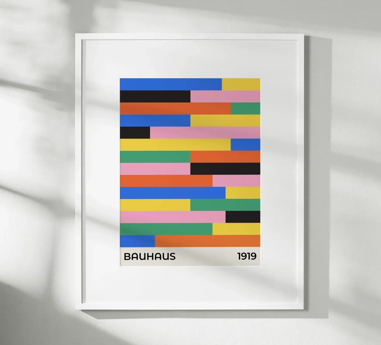 Mostra di piastrelle Bauhaus 1919 poster con telaio in plastica da Paigaam Studio