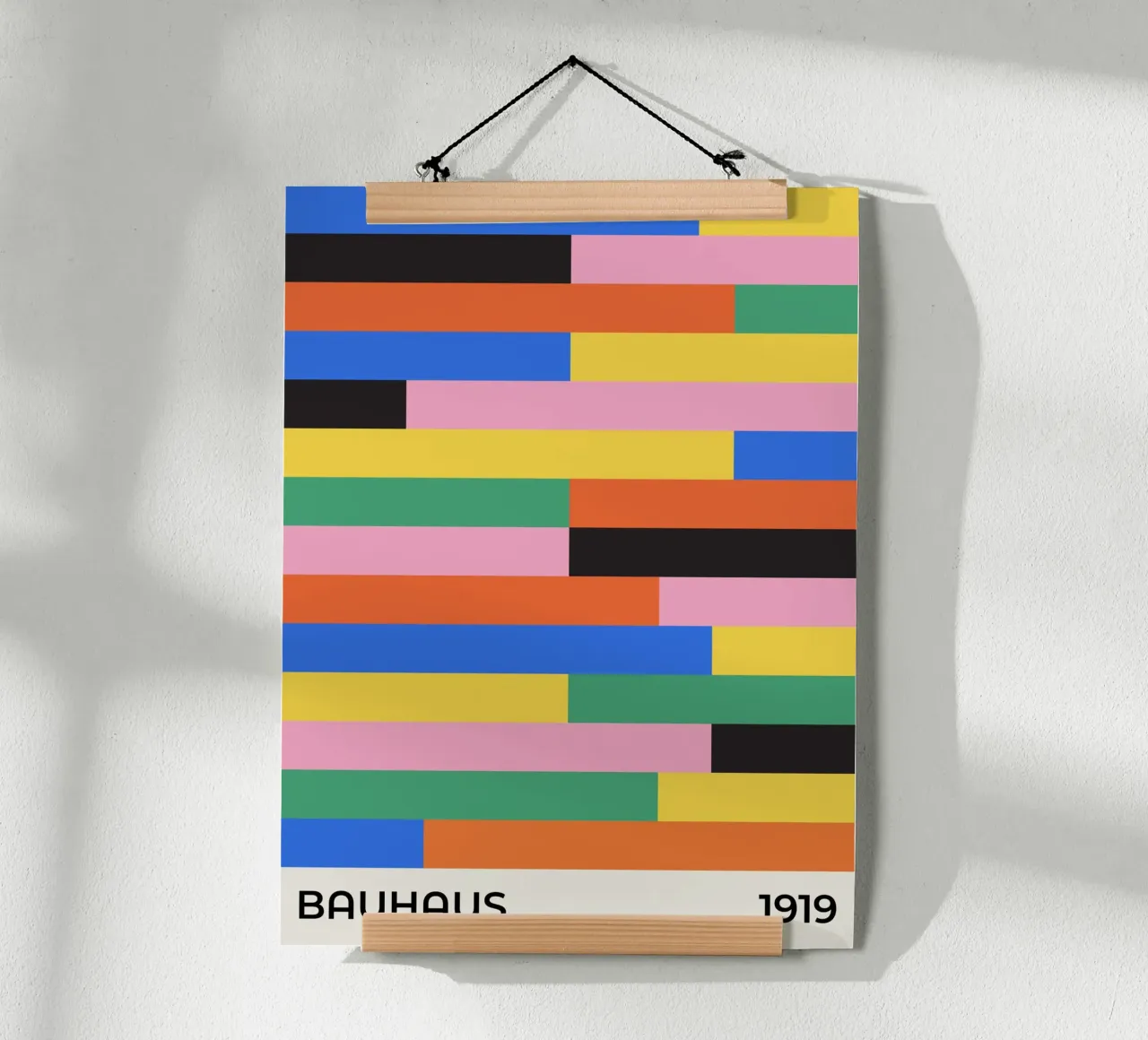 Mostra di piastrelle Bauhaus 1919 poster con telaio in plastica da Paigaam Studio