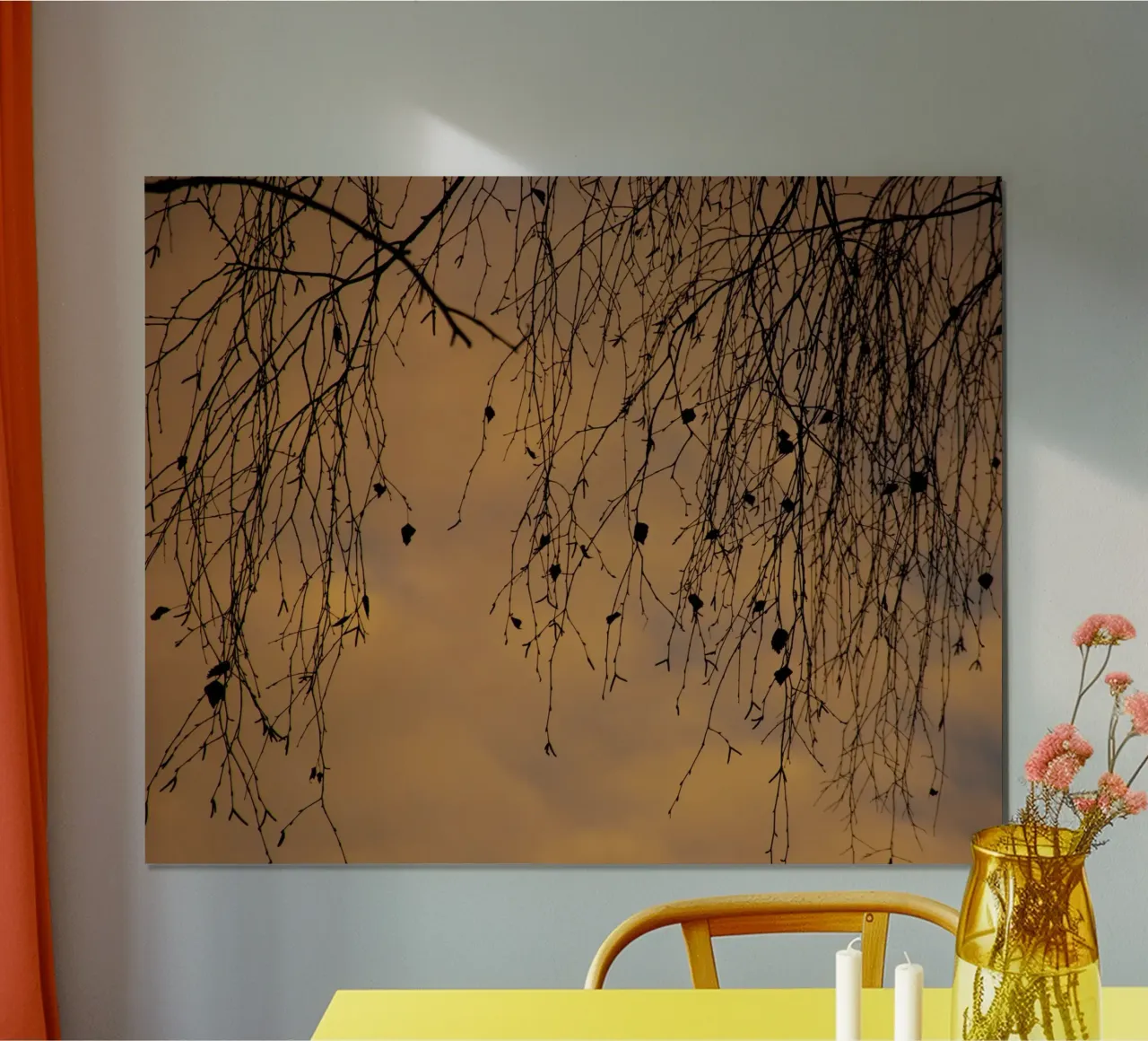 Rami soleggiati e nuvole poster con telaio in legno da Teresa André