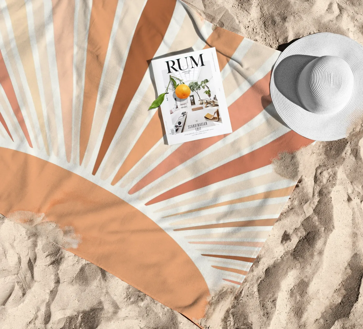 Radiating lines Strandtuch von LisaArtes