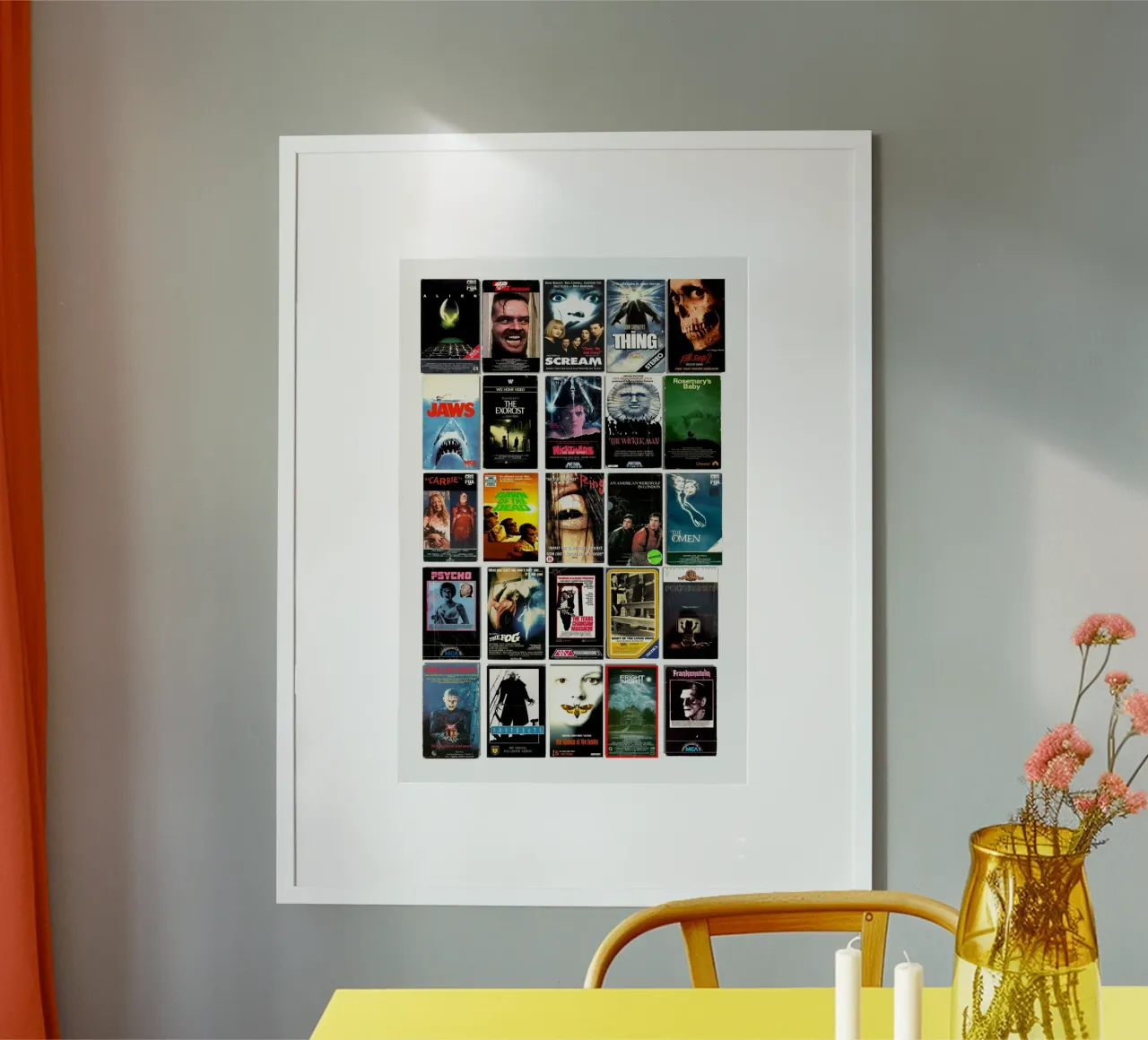 I più grandi film dell'orrore - Copertine di VHS d'epoca poster con telaio in plastica da MrMustardPrints