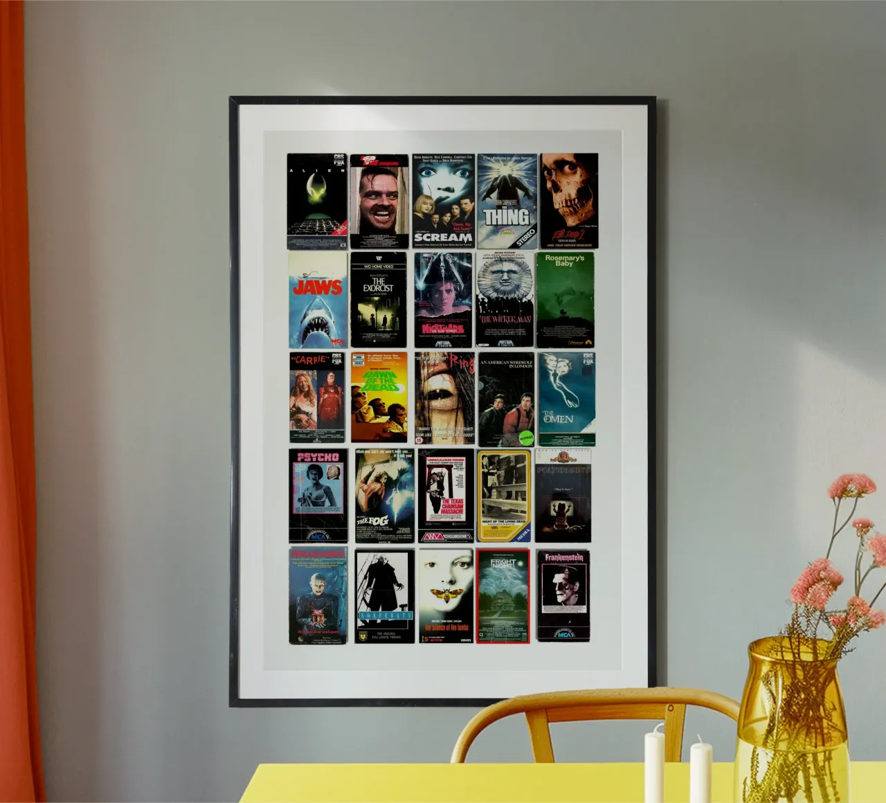 I più grandi film dell'orrore - Copertine di VHS d'epoca poster con telaio in plastica da MrMustardPrints
