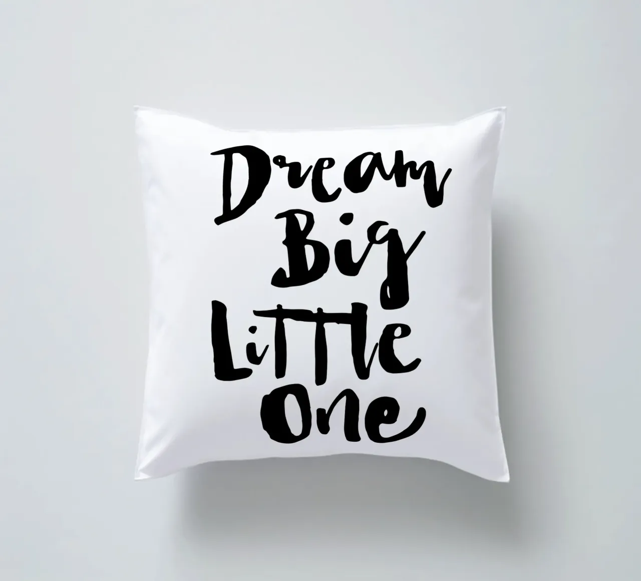 Dream Big Little One en blanco y negro cojín de THE MOTIVATED TYPE