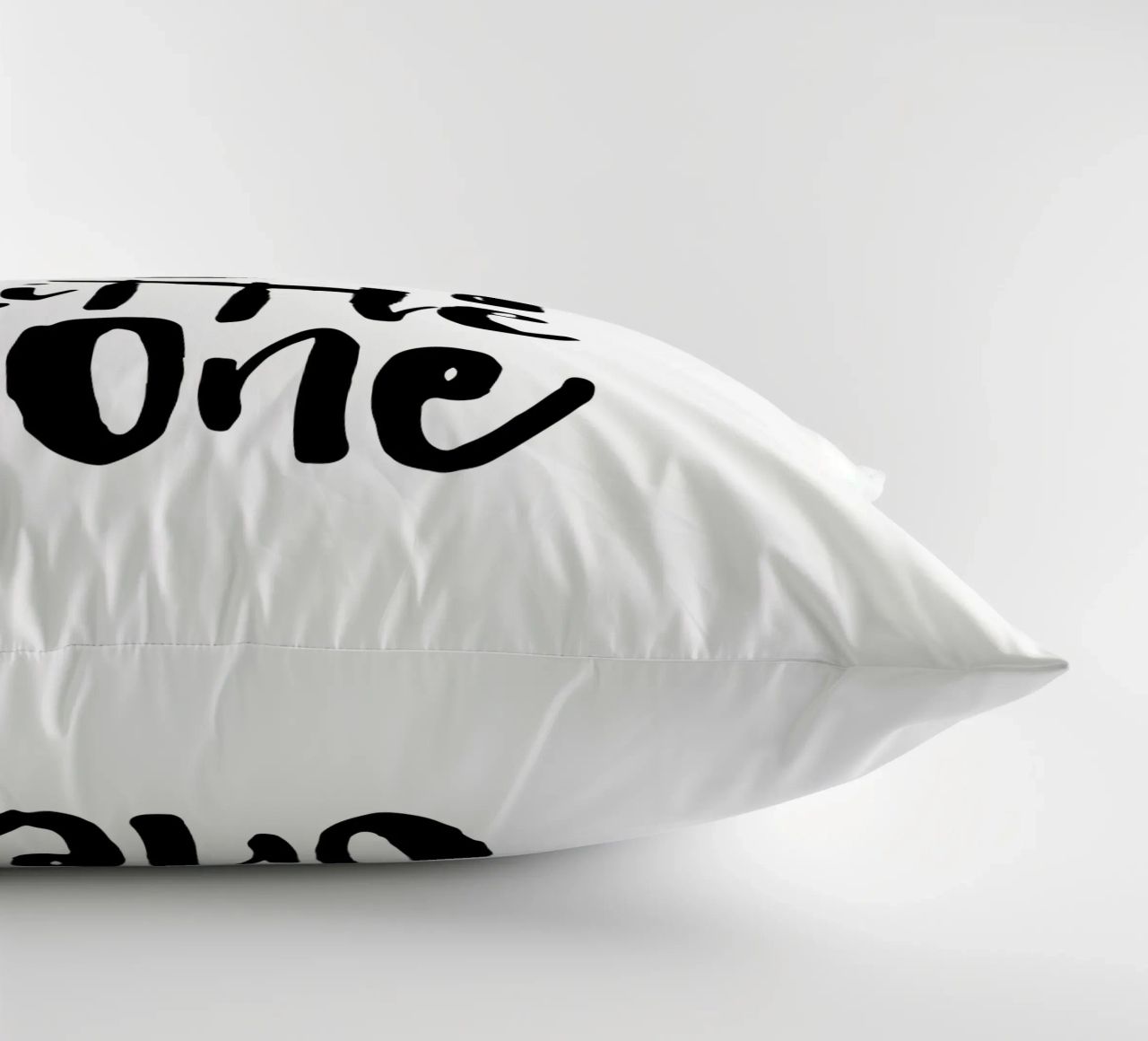 Sogna in grande piccolo in bianco e nero cuscino da THE MOTIVATED TYPE